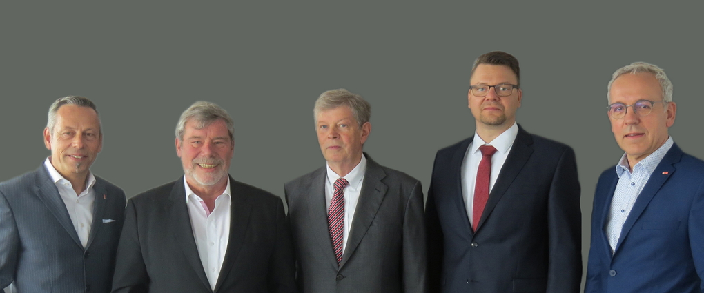 Gruppenbild Vorstand und Verabschiedung Aufsichtsrat der Planungsgruppe M+M AG