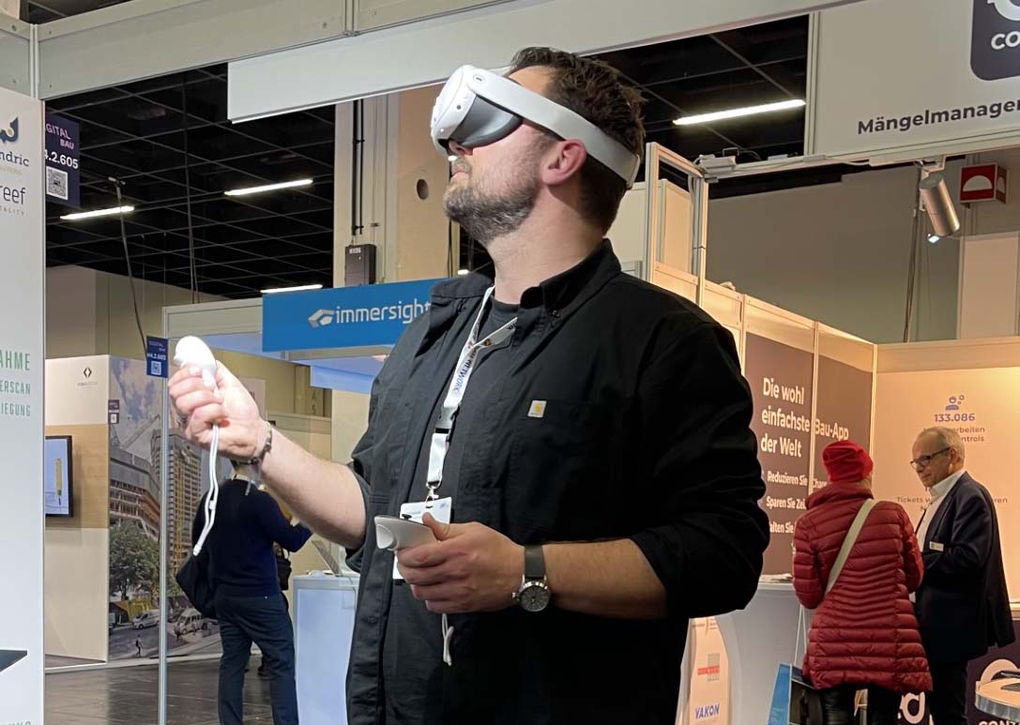 Foto mit VR Brille von der Messe