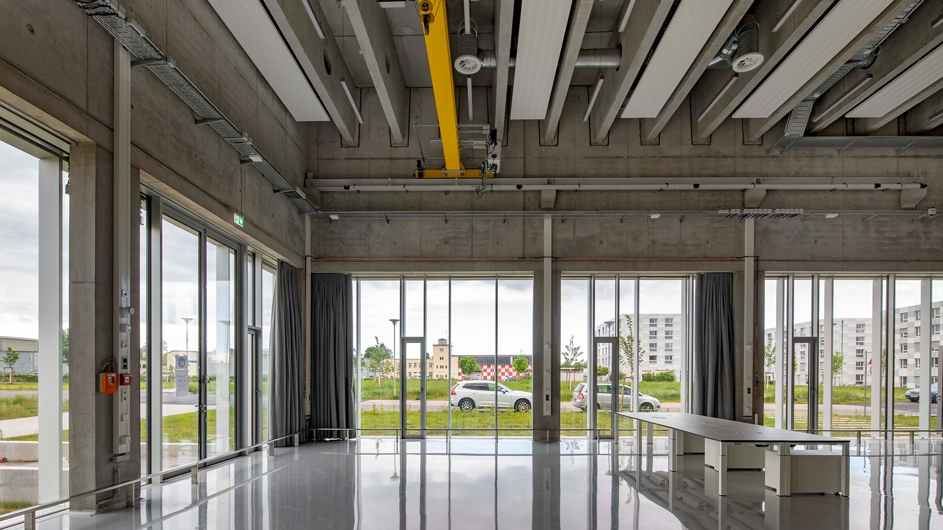 Innenbereich im Erdgeschoss im Forschungsneubau IMBIT an der Universität Freiburg