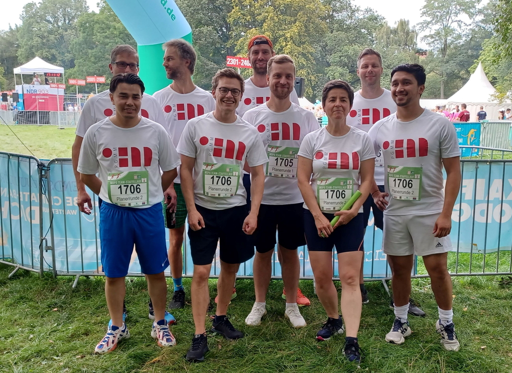 Gruppenbild der Teilnehmerinnen und Teilnehmer von PGMM am MoPo-Staffellauf in Hamburg am 24. August 2023